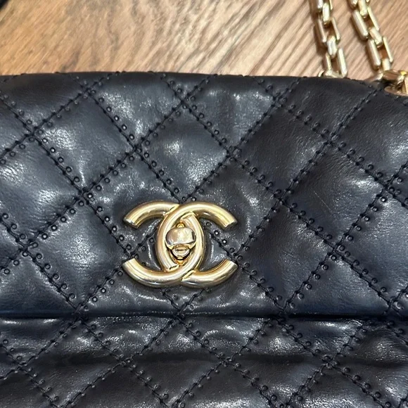 Chanel Quilted Black Shoulder Bag with Gold Accents - Picture 2 of 16